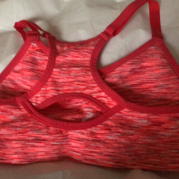Bra sports womens new size M 34B & 34C 67% polyester 25% nylon 8% spandex - Picture 2 of 4